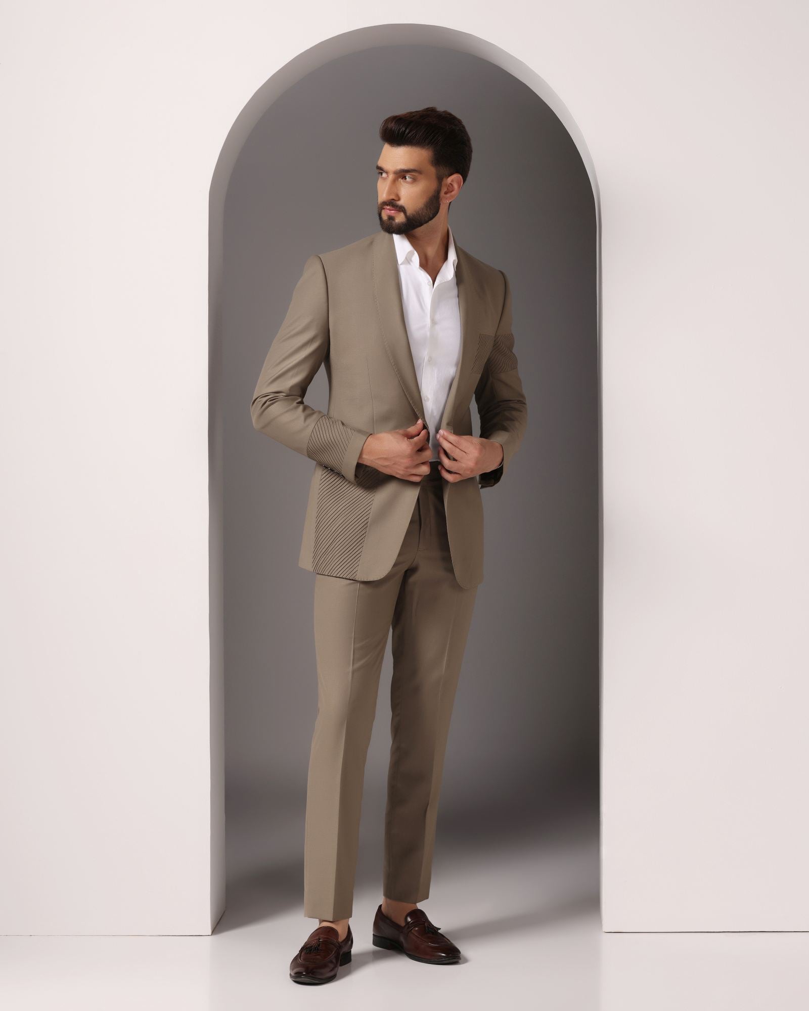 Green Elegance: Suit with Subtle Pintuck Detailing