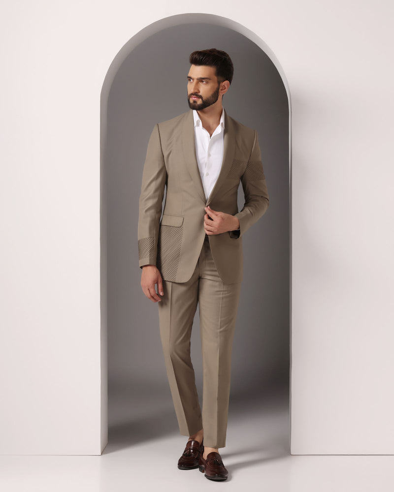 Green Elegance: Suit with Subtle Pintuck Detailing