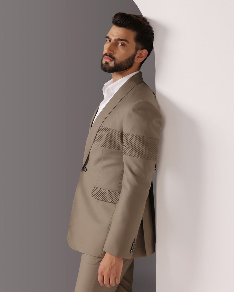 Green Elegance: Suit with Subtle Pintuck Detailing