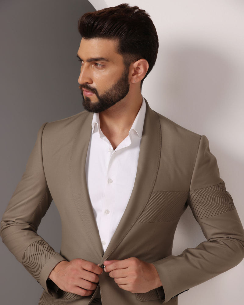 Green Elegance: Suit with Subtle Pintuck Detailing