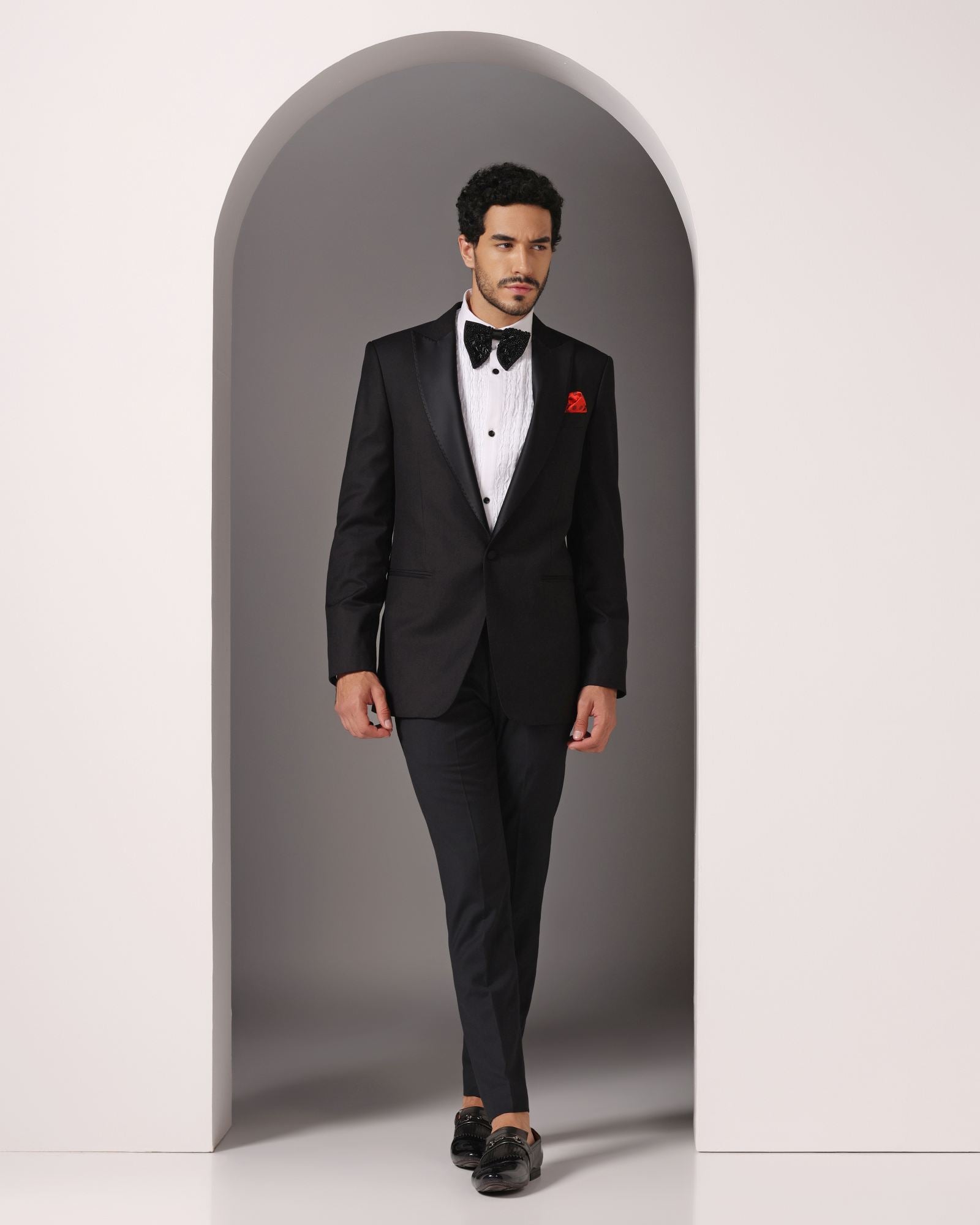 Timeless Elegance: Black Single Button Peak Lapel Classic Tuxedo