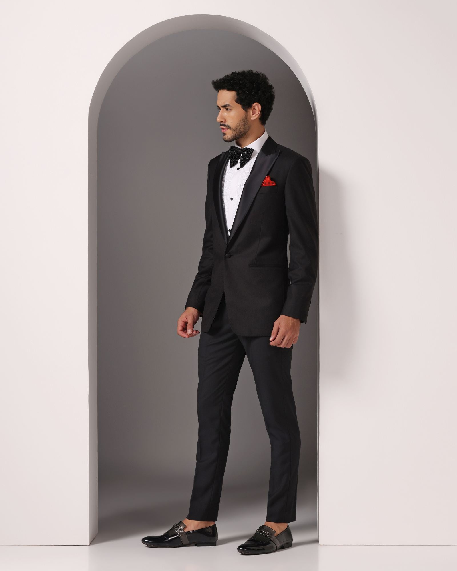 Timeless Elegance: Black Single Button Peak Lapel Classic Tuxedo