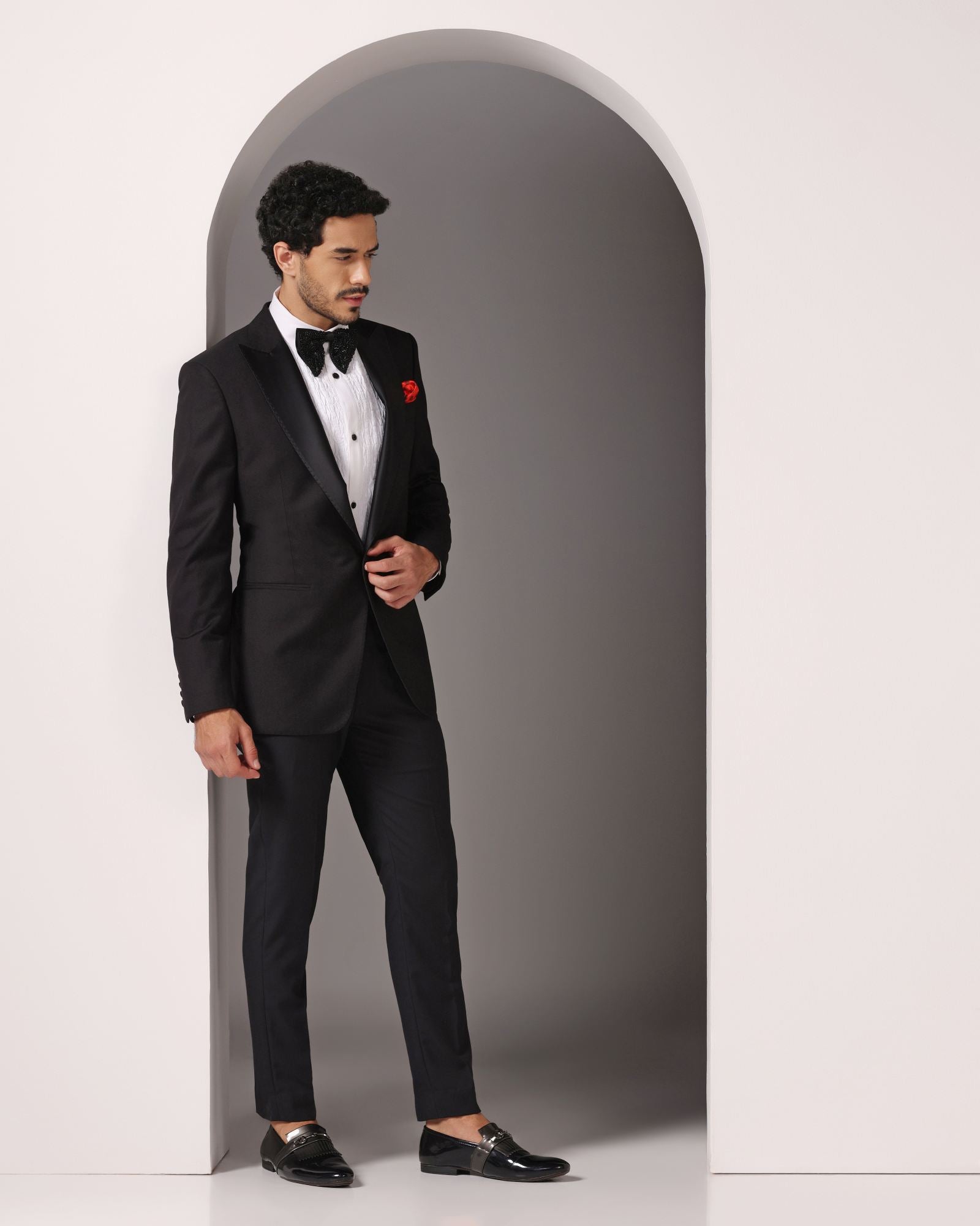 Timeless Elegance: Black Single Button Peak Lapel Classic Tuxedo