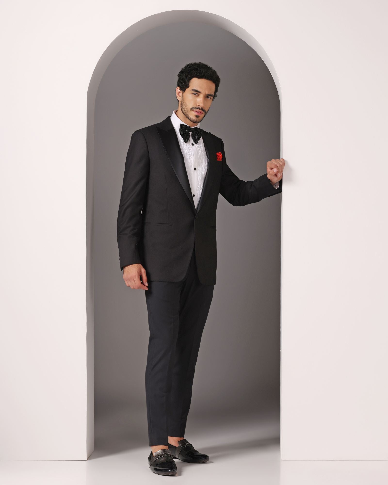 Timeless Elegance: Black Single Button Peak Lapel Classic Tuxedo