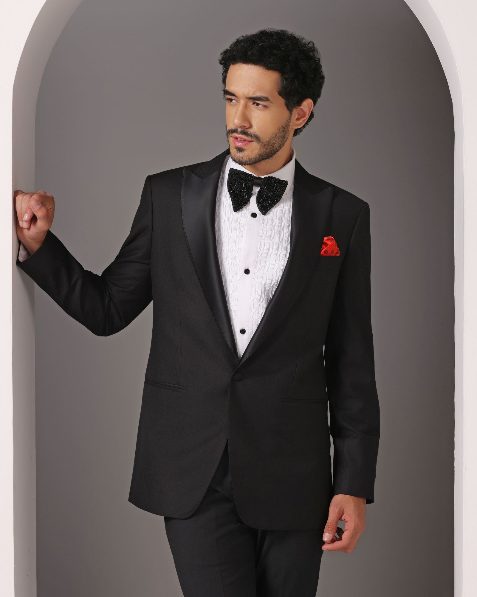 Timeless Elegance: Black Single Button Peak Lapel Classic Tuxedo