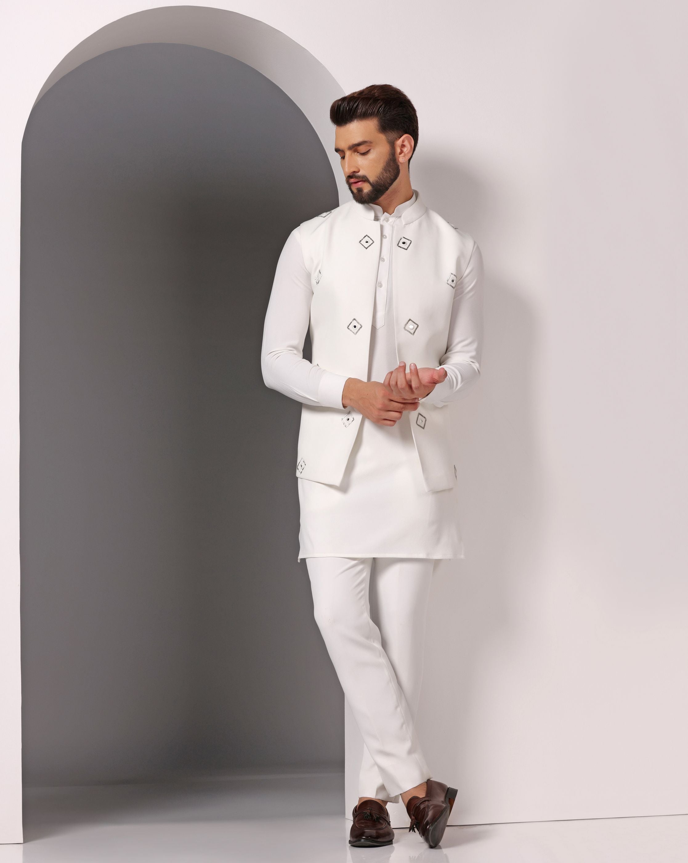 Exquisite Ivory Crepe Nehru Jacket Set: Mirror and Hand Embroidery Elegance