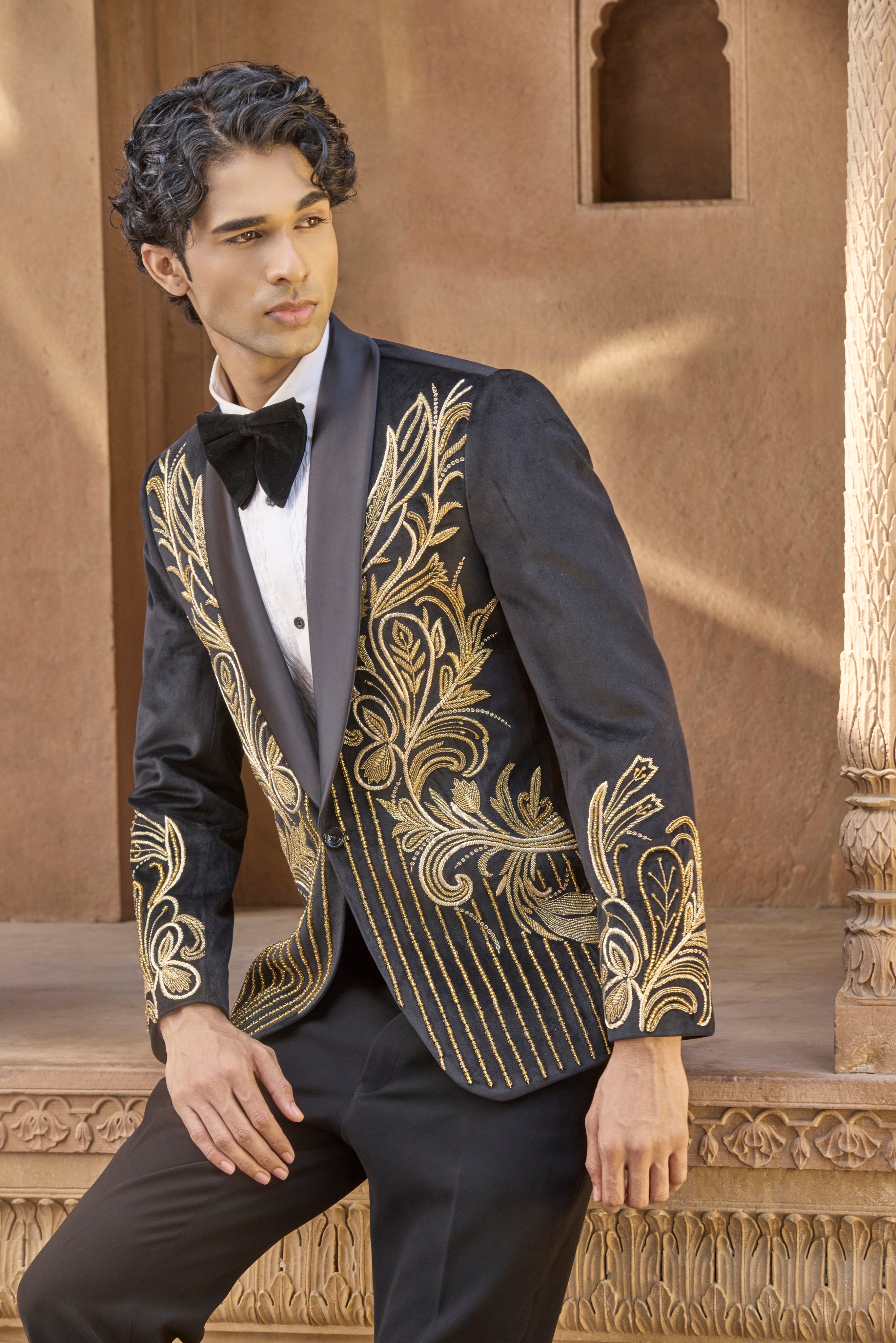 Raas “Kanak Udaan” Gold Élan Tuxedo